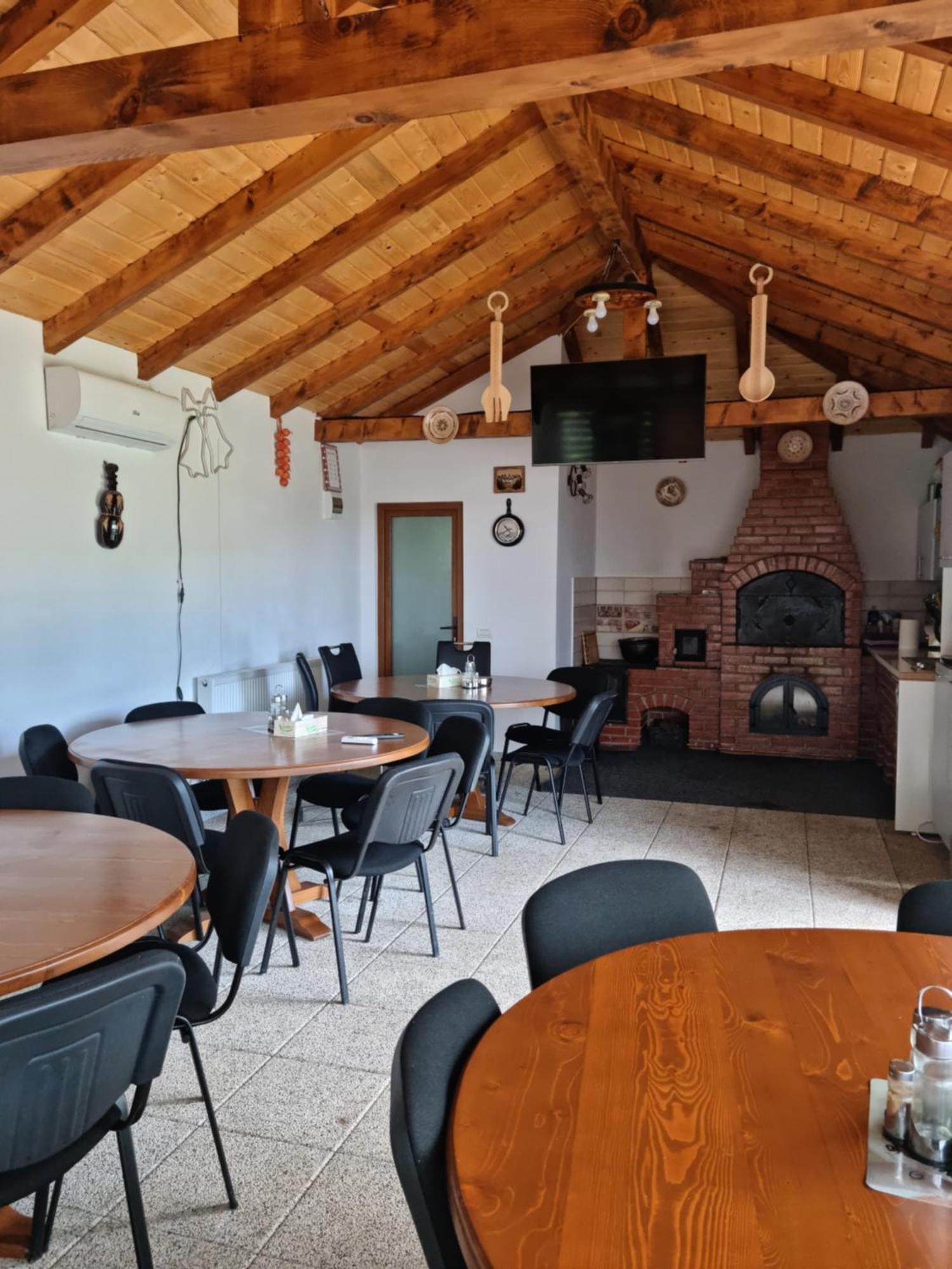 La Maria Si Ioana Apartment Curtea de Argeş Екстериор снимка